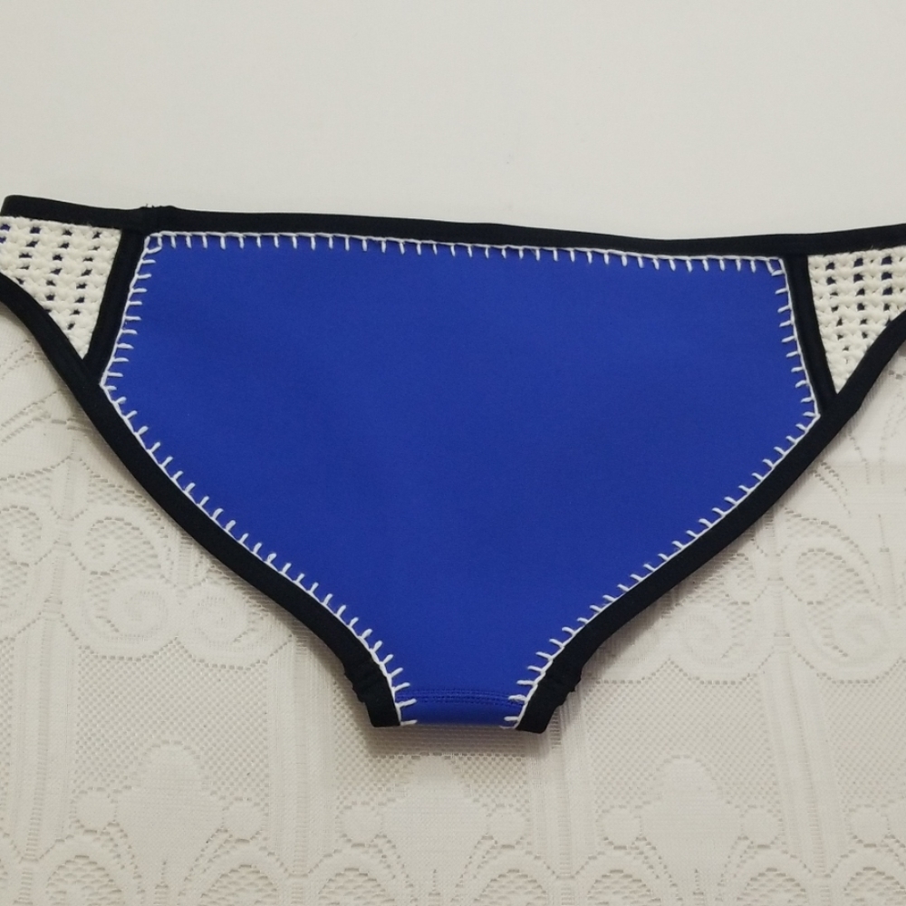 45B Triangl Blue/white crochet bottoms, various - Picture 3 of 5